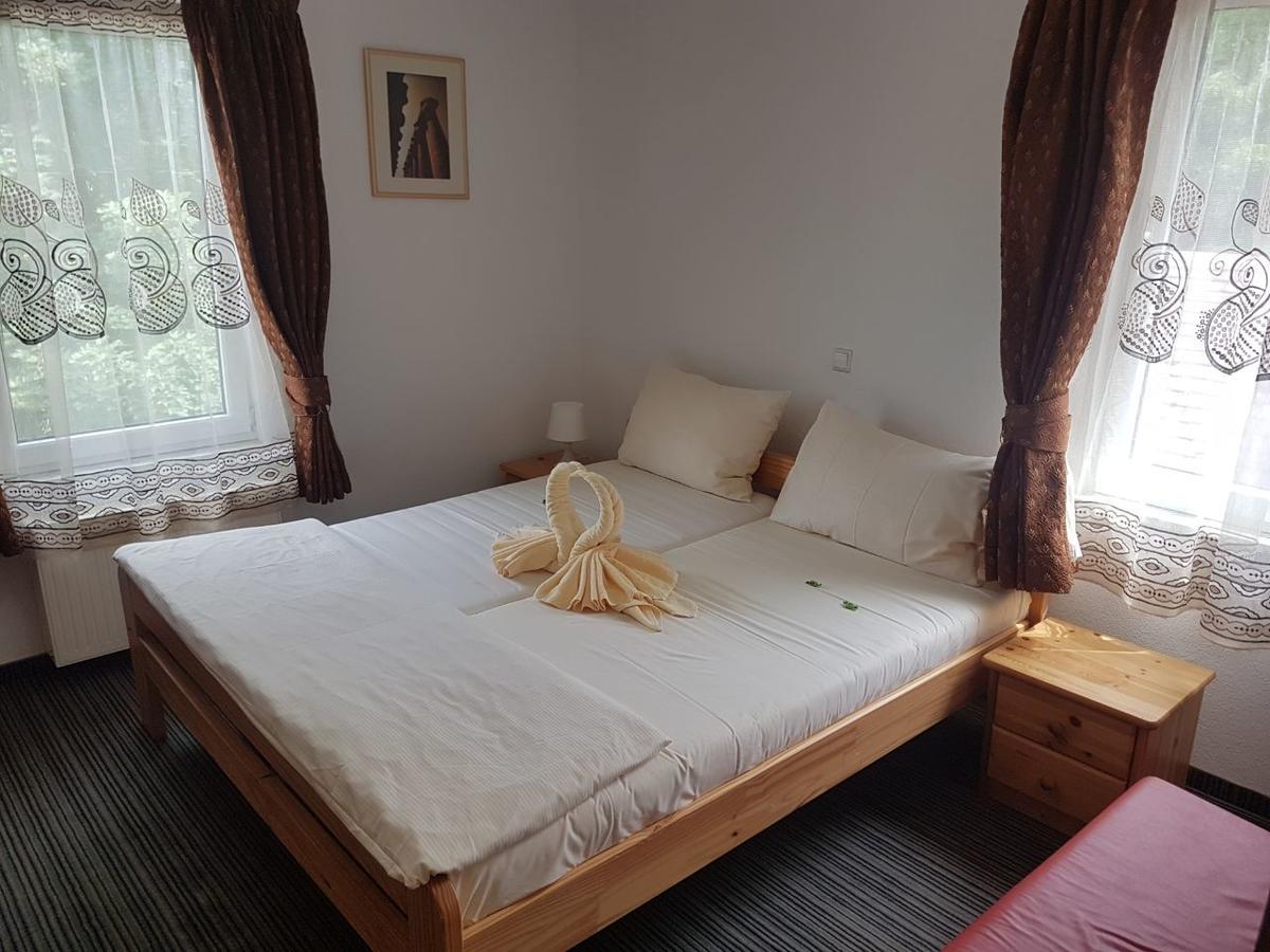 קריילסהיים Hotel Garni Zur Eisenbahn מראה חיצוני תמונה