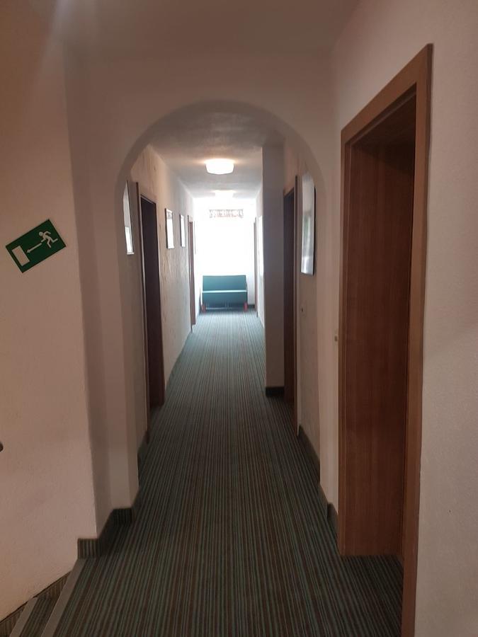 קריילסהיים Hotel Garni Zur Eisenbahn מראה חיצוני תמונה